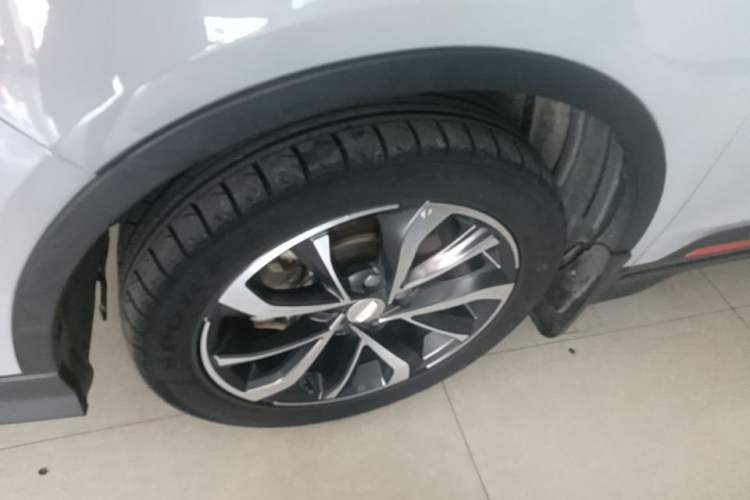 Used Geely Auto Emgrand S 2022 1.4T CVT Crossover Player Edition Left Front Wheel Hub