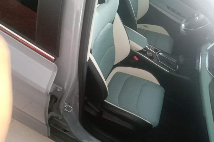 Used Geely Auto Emgrand S 2022 1.4T CVT Crossover Player Edition Right Front Seat