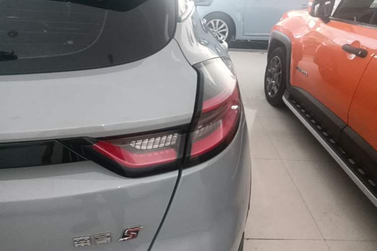 Used Geely Auto Emgrand S 2022 1.4T CVT Crossover Player Edition Right Rear Taillight