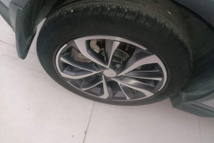 Used Geely Auto Emgrand S 2022 1.4T CVT Crossover Player Edition Right Rear Wheel Hub