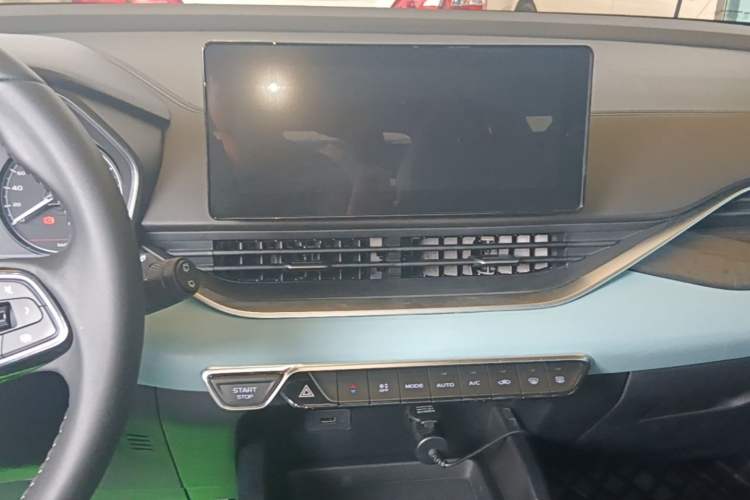 Used Geely Auto Emgrand S 2022 1.4T CVT Crossover Player Edition Audio And AC Panel
