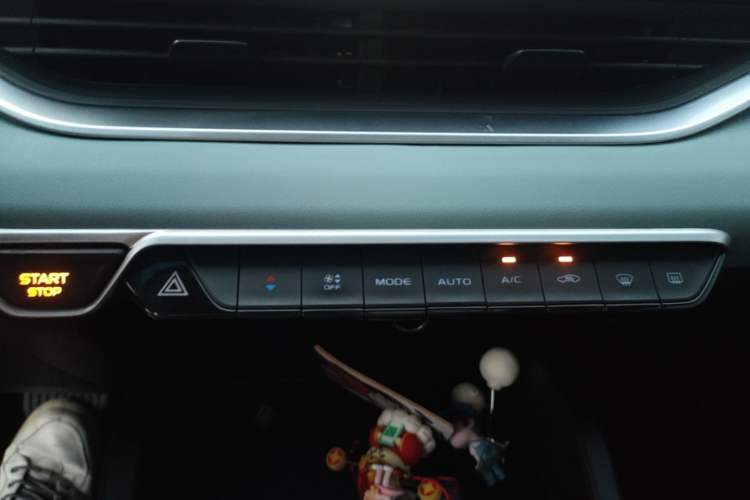 Used Geely Auto Emgrand S 2022 1.4T CVT Crossover Player Edition Audio And AC Panel