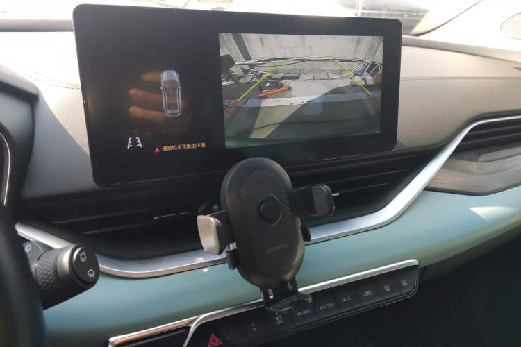 Used Geely Auto Emgrand S 2022 1.4T CVT Crossover Player Edition Audio And AC Panel