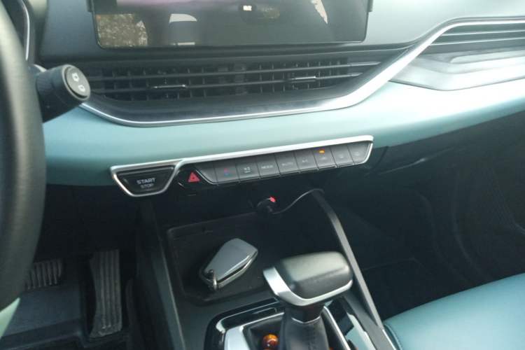 Used Geely Auto Emgrand S 2022 1.4T CVT Crossover Player Edition Audio And AC Panel