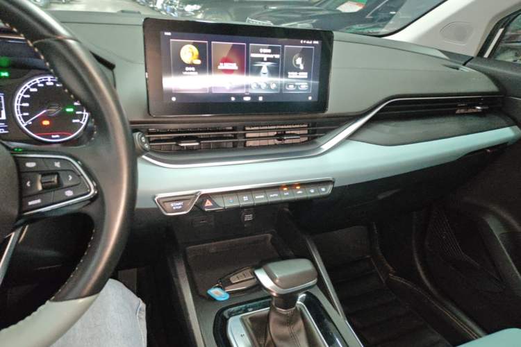 Used Geely Auto Emgrand S 2022 1.4T CVT Crossover Player Edition Audio And AC Panel
