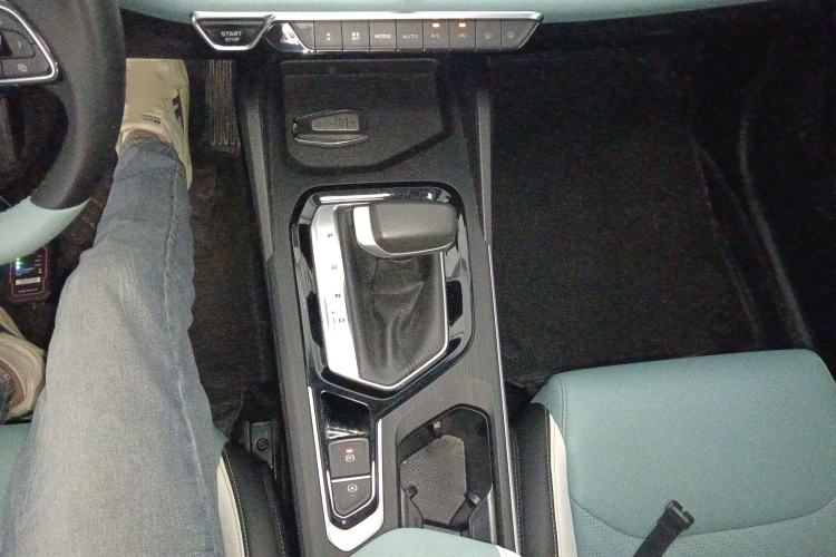 Used Geely Auto Emgrand S 2022 1.4T CVT Crossover Player Edition Gear Lever