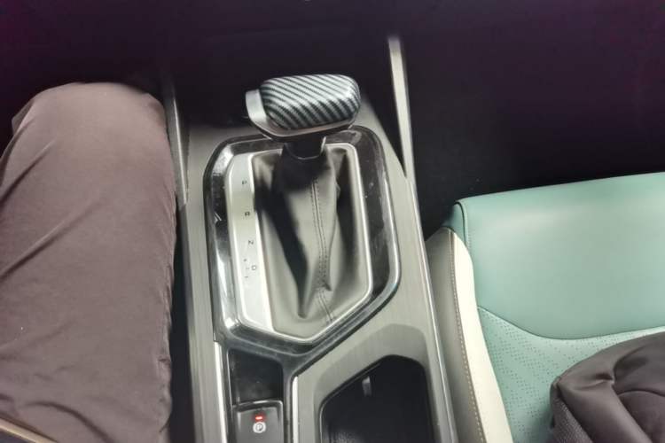 Used Geely Auto Emgrand S 2022 1.4T CVT Crossover Player Edition Gear Lever
