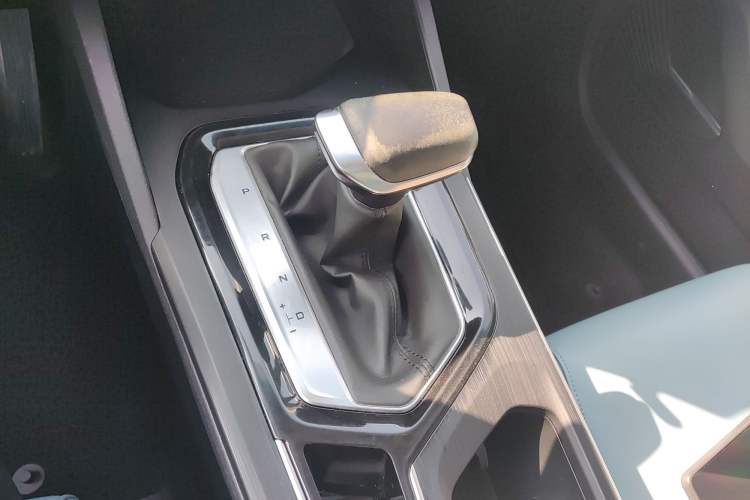 Used Geely Auto Emgrand S 2022 1.4T CVT Crossover Player Edition Gear Lever