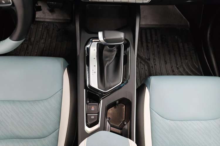 Used Geely Auto Emgrand S 2022 1.4T CVT Crossover Player Edition Gear Lever