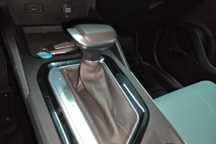 Used Geely Auto Emgrand S 2022 1.4T CVT Crossover Player Edition Gear Lever