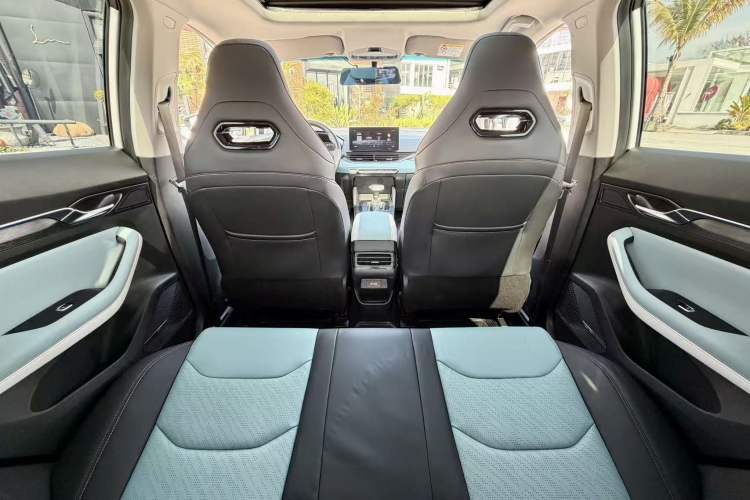 Used Geely Auto Emgrand S 2022 1.4T CVT Crossover Player Edition Interior 2