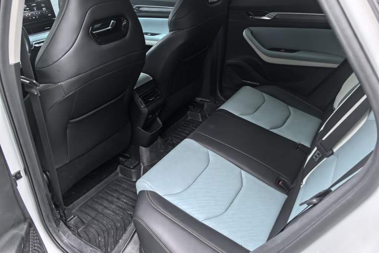 Used Geely Auto Emgrand S 2022 1.4T CVT Crossover Player Edition Interior 3