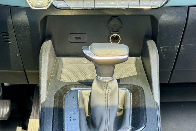 Used Geely Auto Emgrand S 2022 1.4T CVT Crossover Player Edition Interior 4