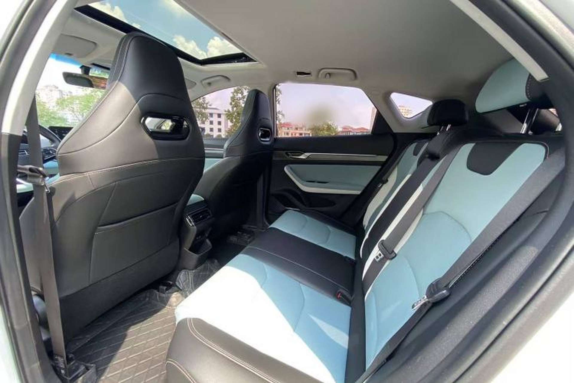 Used Geely Auto Emgrand S 2022 1.4T CVT Crossover Player Edition Interior 9