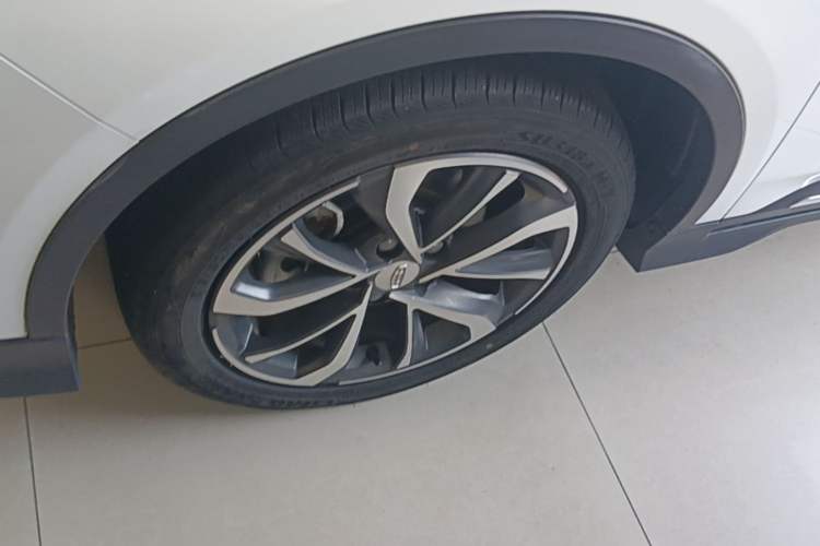 Used Geely Auto Emgrand S 2022 1.4T CVT Crossover Player Edition Left Front Wheel Hub