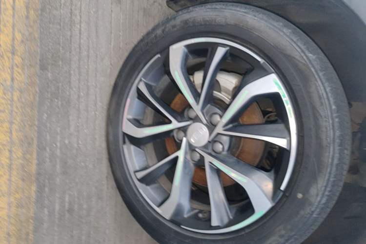 Used Geely Auto Emgrand S 2022 1.4T CVT Crossover Player Edition Left Front Wheel Hub