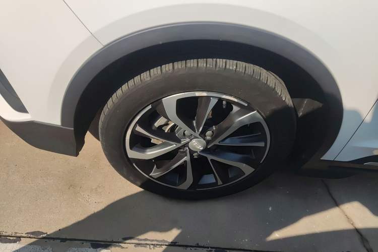 Used Geely Auto Emgrand S 2022 1.4T CVT Crossover Player Edition Left Front Wheel Hub