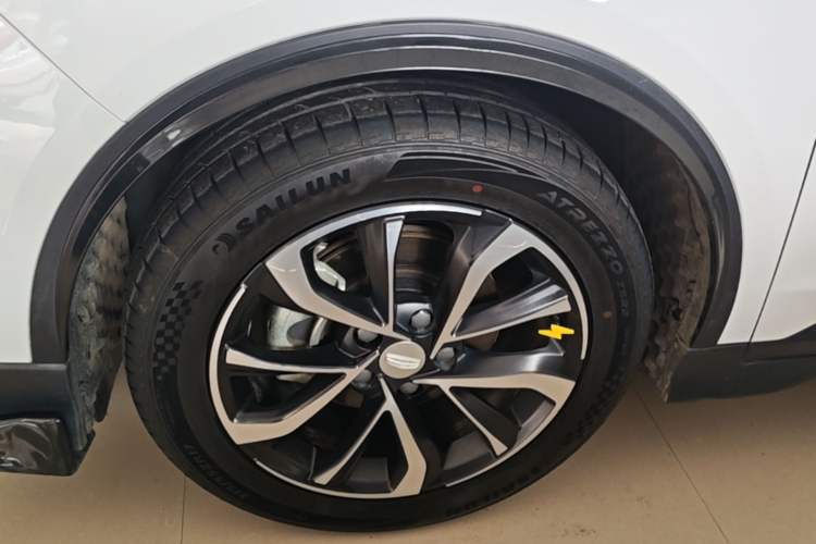 Used Geely Auto Emgrand S 2022 1.4T CVT Crossover Player Edition Left Front Wheel Hub