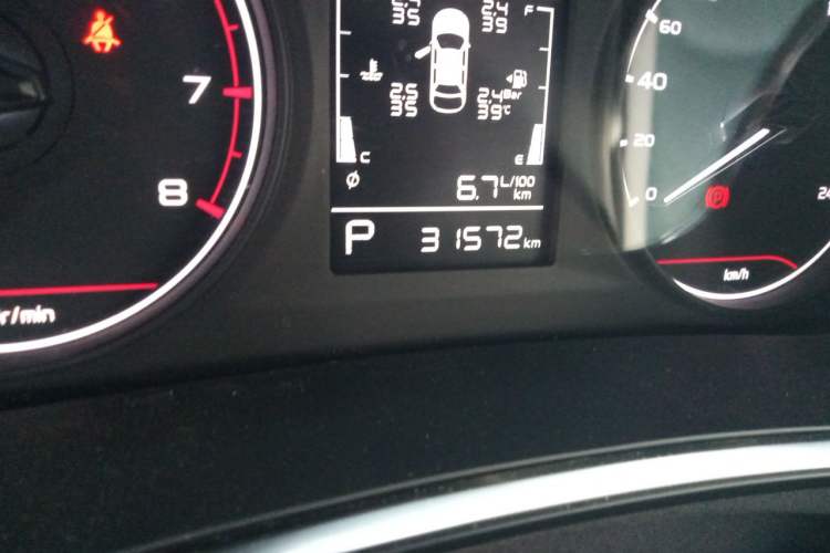 Used Geely Auto Emgrand S 2022 1.4T CVT Crossover Player Edition Odometer Close Up