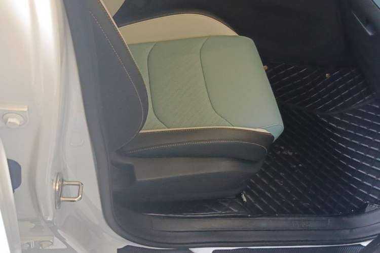 Used Geely Auto Emgrand S 2022 1.4T CVT Crossover Player Edition Right Front Seat