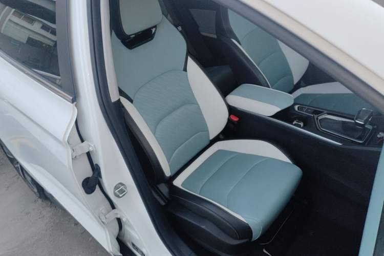 Used Geely Auto Emgrand S 2022 1.4T CVT Crossover Player Edition Right Front Seat