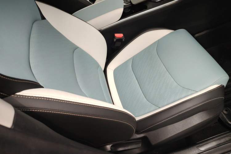 Used Geely Auto Emgrand S 2022 1.4T CVT Crossover Player Edition Right Front Seat