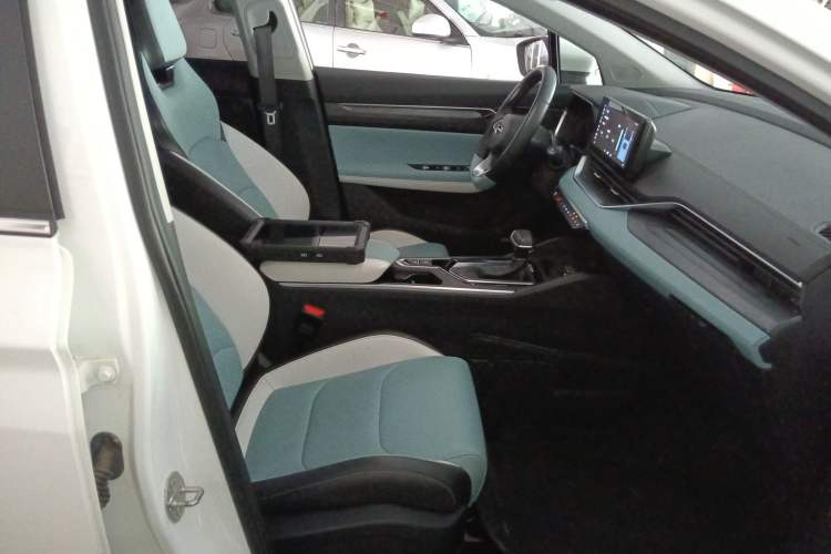 Used Geely Auto Emgrand S 2022 1.4T CVT Crossover Player Edition Right Front Seat