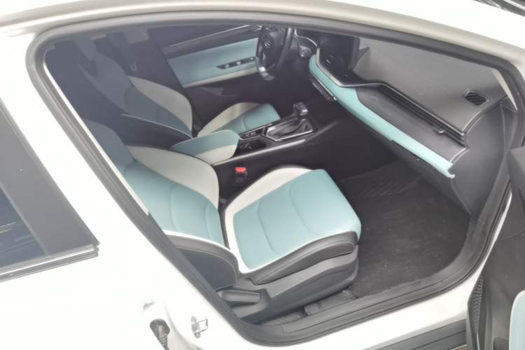 Used Geely Auto Emgrand S 2022 1.4T CVT Crossover Player Edition Right Front Seat