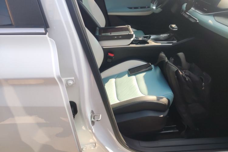 Used Geely Auto Emgrand S 2022 1.4T CVT Crossover Player Edition Right Front Seat