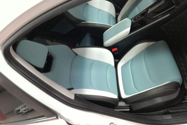 Used Geely Auto Emgrand S 2022 1.4T CVT Crossover Player Edition Right Front Seat