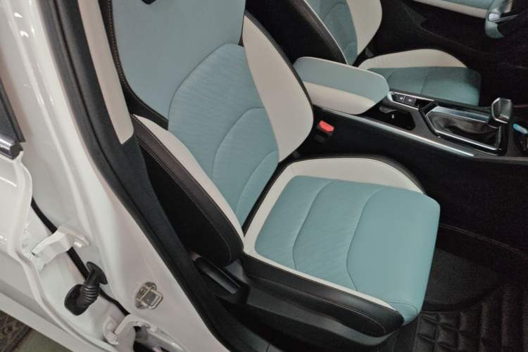 Used Geely Auto Emgrand S 2022 1.4T CVT Crossover Player Edition Right Front Seat