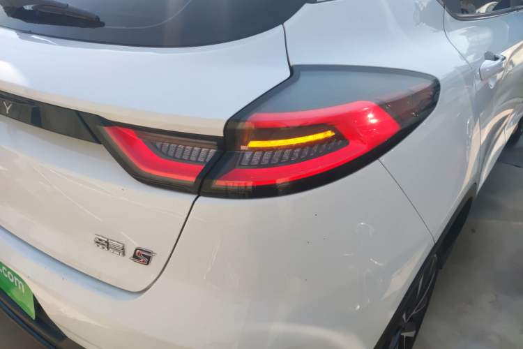Used Geely Auto Emgrand S 2022 1.4T CVT Crossover Player Edition Right Rear Taillight