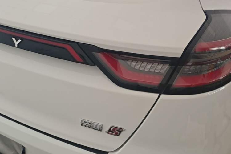 Used Geely Auto Emgrand S 2022 1.4T CVT Crossover Player Edition Right Rear Taillight