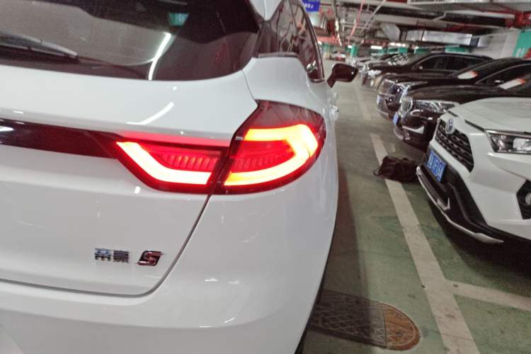 Used Geely Auto Emgrand S 2022 1.4T CVT Crossover Player Edition Right Rear Taillight