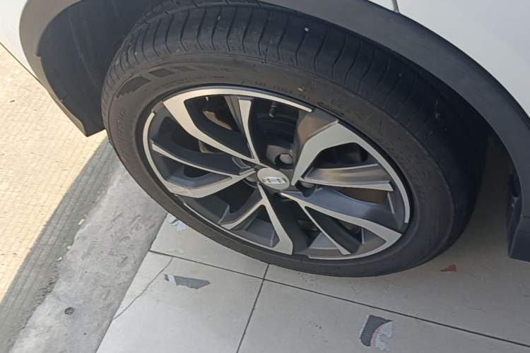 Used Geely Auto Emgrand S 2022 1.4T CVT Crossover Player Edition Right Rear Wheel Hub