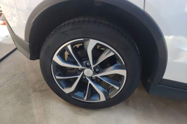 Used Geely Auto Emgrand S 2022 1.4T CVT Crossover Player Edition Right Rear Wheel Hub