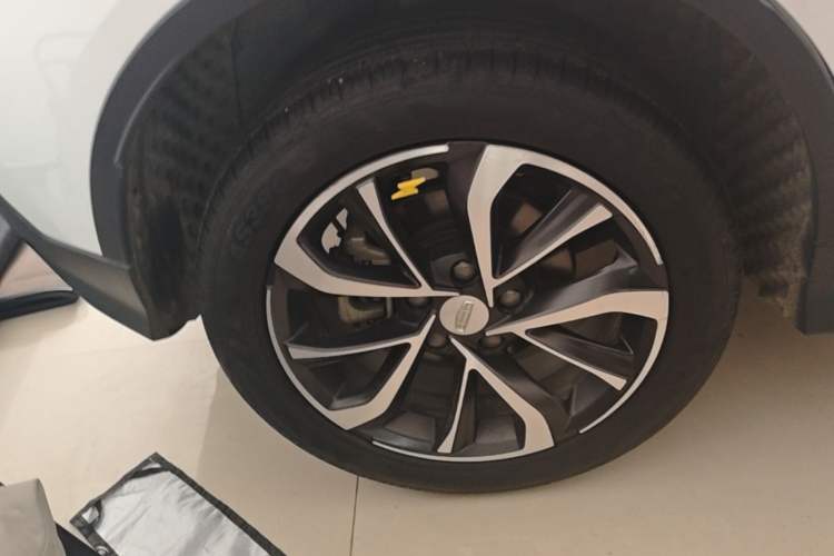 Used Geely Auto Emgrand S 2022 1.4T CVT Crossover Player Edition Right Rear Wheel Hub