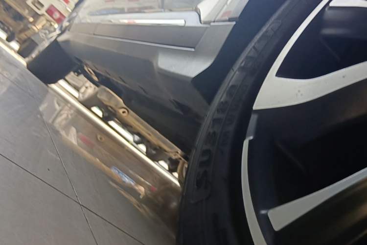 Used Geely Auto Emgrand S 2022 1.4T CVT Crossover Player Edition Right Side Sill