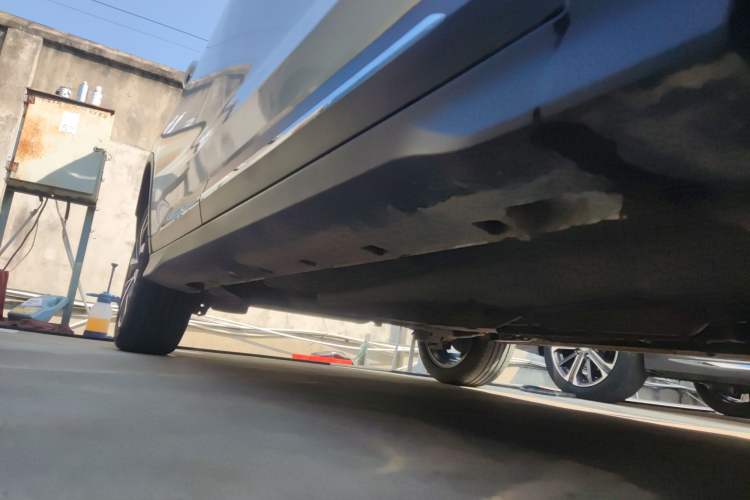 Used Geely Auto Emgrand S 2022 1.4T CVT Crossover Player Edition Right Side Sill