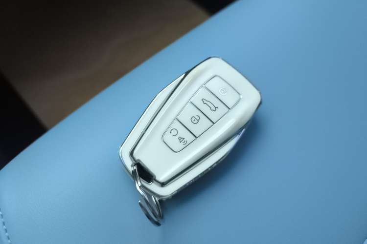 Used Geely Auto Emgrand S 2022 1.4T CVT Crossover Player Edition Vehicle Key