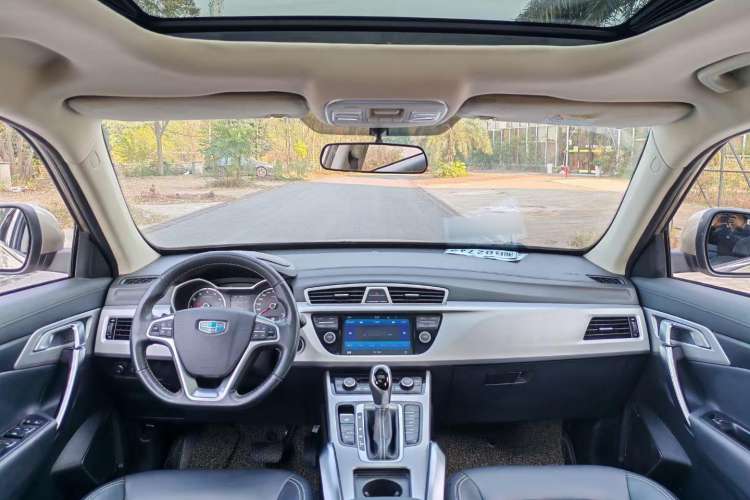 Used Geely Auto Emgrand X7 Sport 2016 1.8TD Automatic ZhiShang Model Interior 1