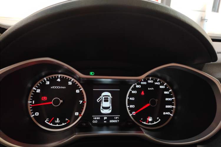 Used Geely Auto Emgrand X7 Sport 2016 1.8TD Automatic ZhiShang Model Odometer Close Up
