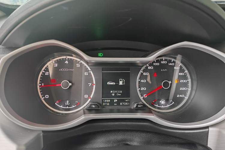 Used Geely Auto Emgrand X7 Sport 2018 1.8TD Automatic Two-Wheel Drive ZhiZun Model with 4G Connectivity Odometer Close Up