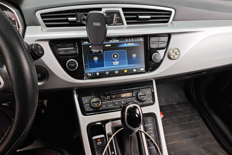 Used Geely Auto Emgrand X7 Sport 2016 1.8TD Automatic Smart Model Audio And AC Panel