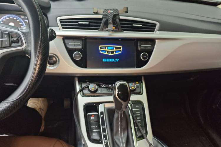 Used Geely Auto Emgrand X7 Sport 2016 1.8TD Automatic Smart Connectivity Version Audio And AC Panel