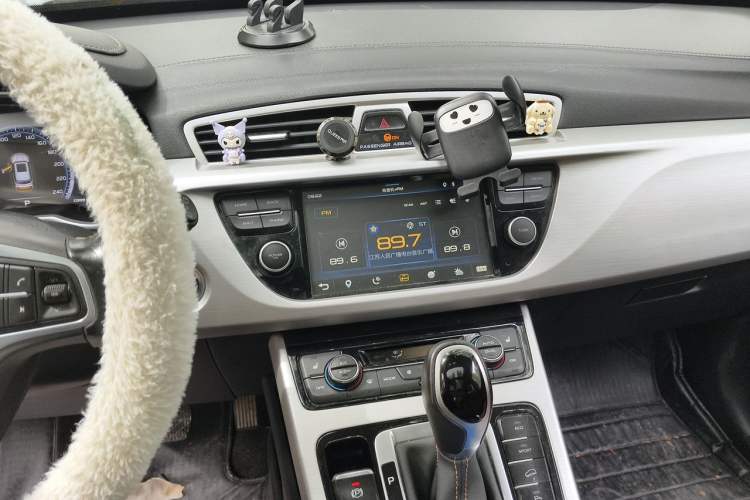 Used Geely Auto Emgrand X7 Sport 2016 1.8TD Automatic ZhiZun Version Audio And AC Panel