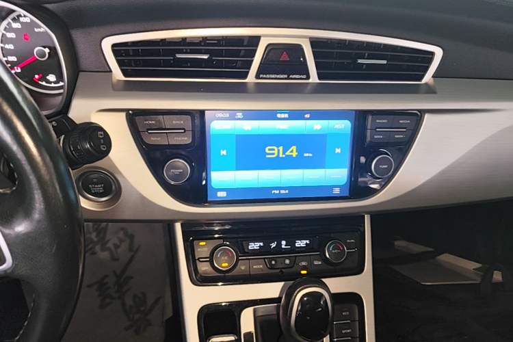 Used Geely Auto Emgrand X7 Sport 2016 1.8TD Automatic ZhiShang Model Audio And AC Panel