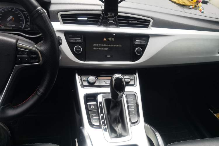 Used Geely Auto Emgrand X7 Sport 2016 1.8TD Automatic Smart Model Audio And AC Panel