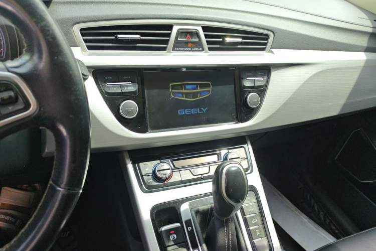 Used Geely Auto Emgrand X7 Sport 2016 1.8TD Automatic Smart Model Audio And AC Panel