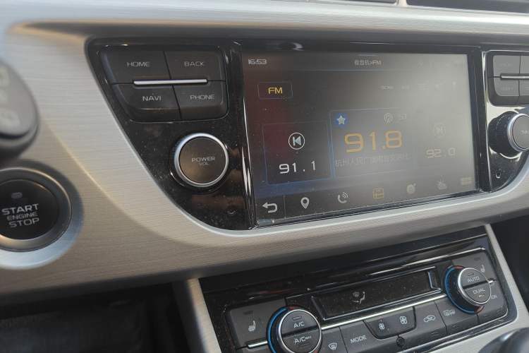 Used Geely Auto Emgrand X7 Sport 2016 1.8TD Automatic Smart Model Audio And AC Panel